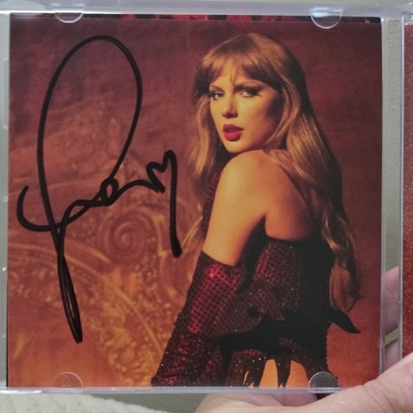 Signed CDs The Life of a Showgirl Set Taylor Swift X4 - Picture 3 of 6